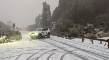 إغلاق طرق وإلغاء فعاليات في تينيريفي بسبب تساقط ثلوج العاصفة تيريز المفاجئ